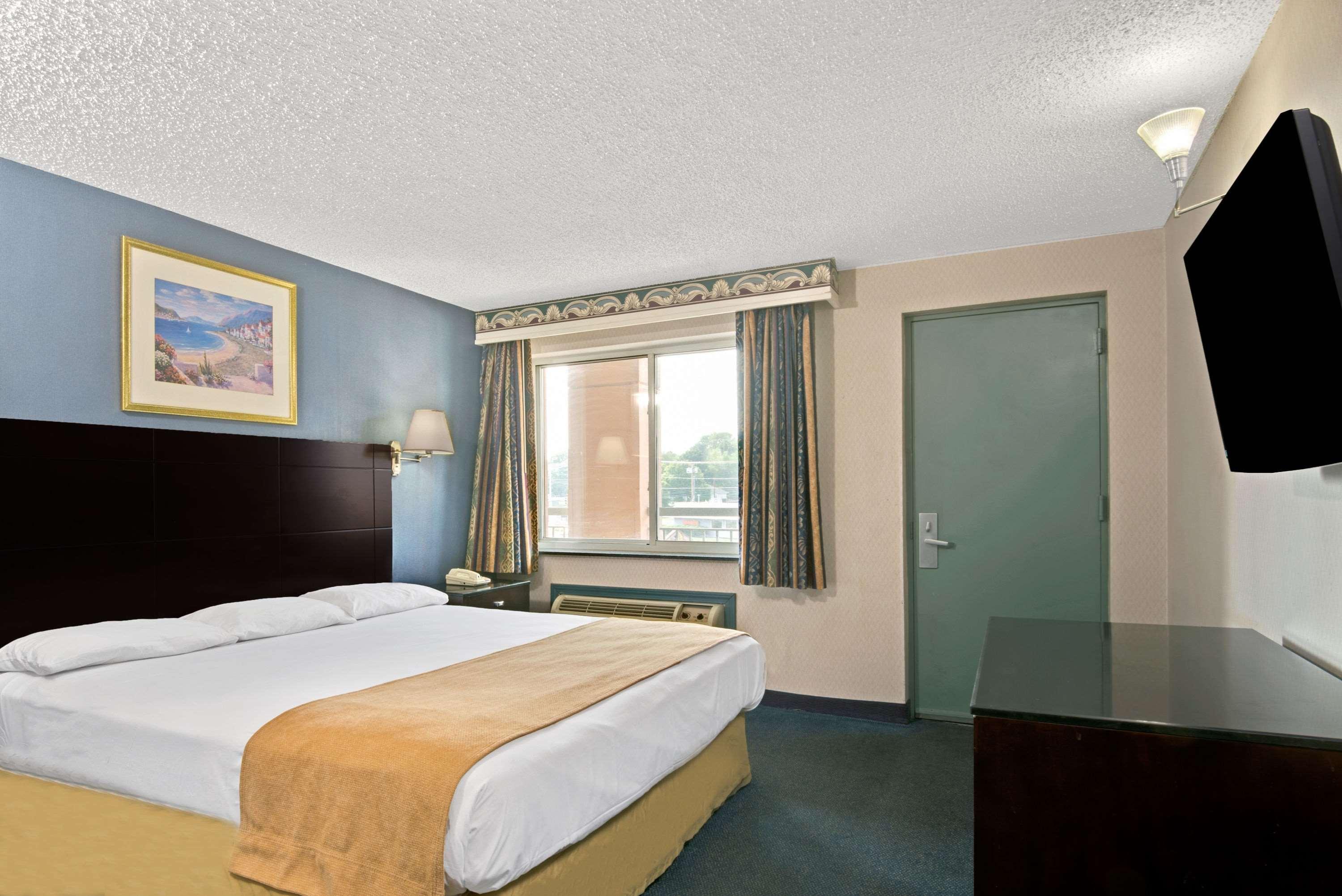 Hotel Super 8 By Wyndham Milford/New Haven Extérieur photo