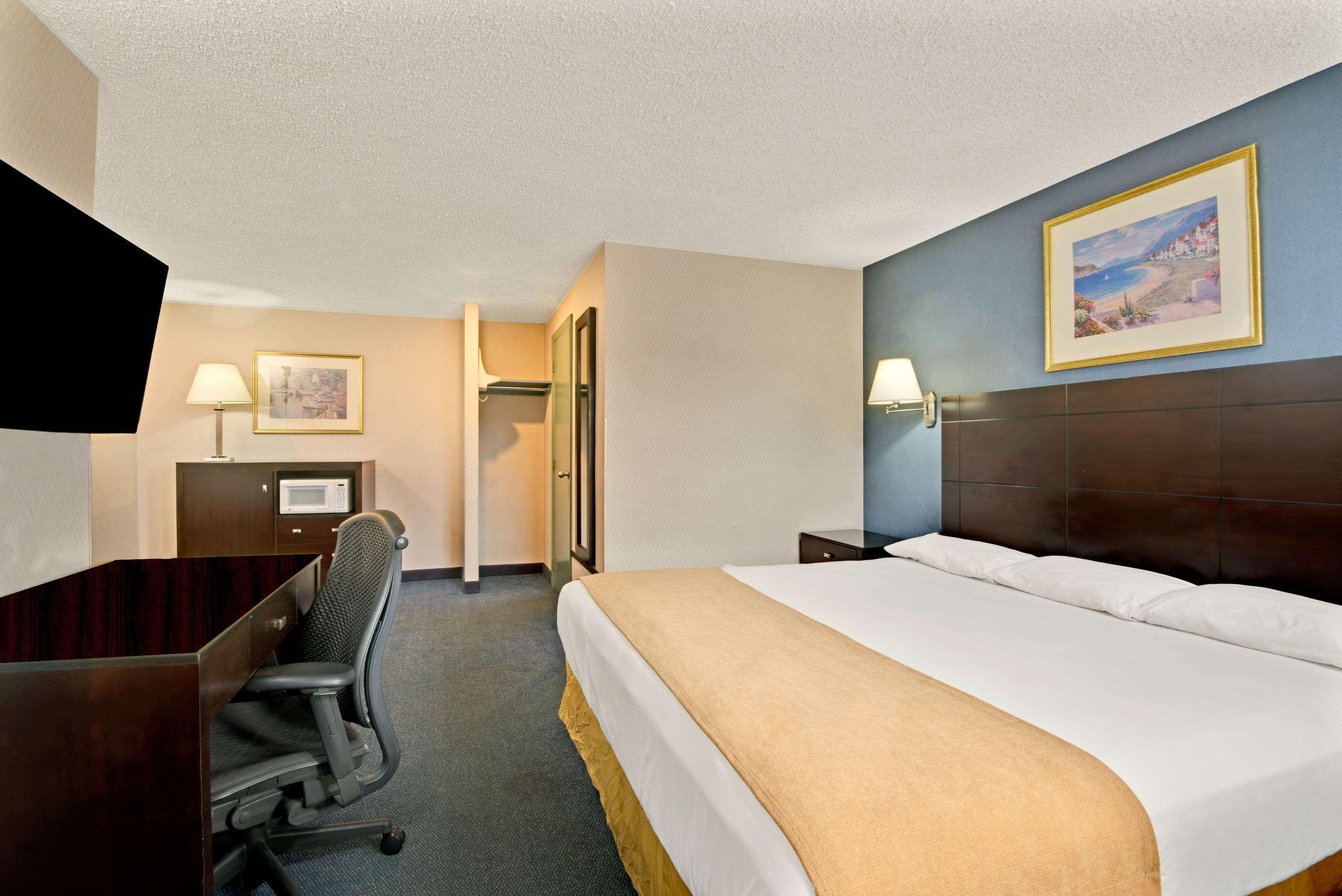 Hotel Super 8 By Wyndham Milford/New Haven Extérieur photo