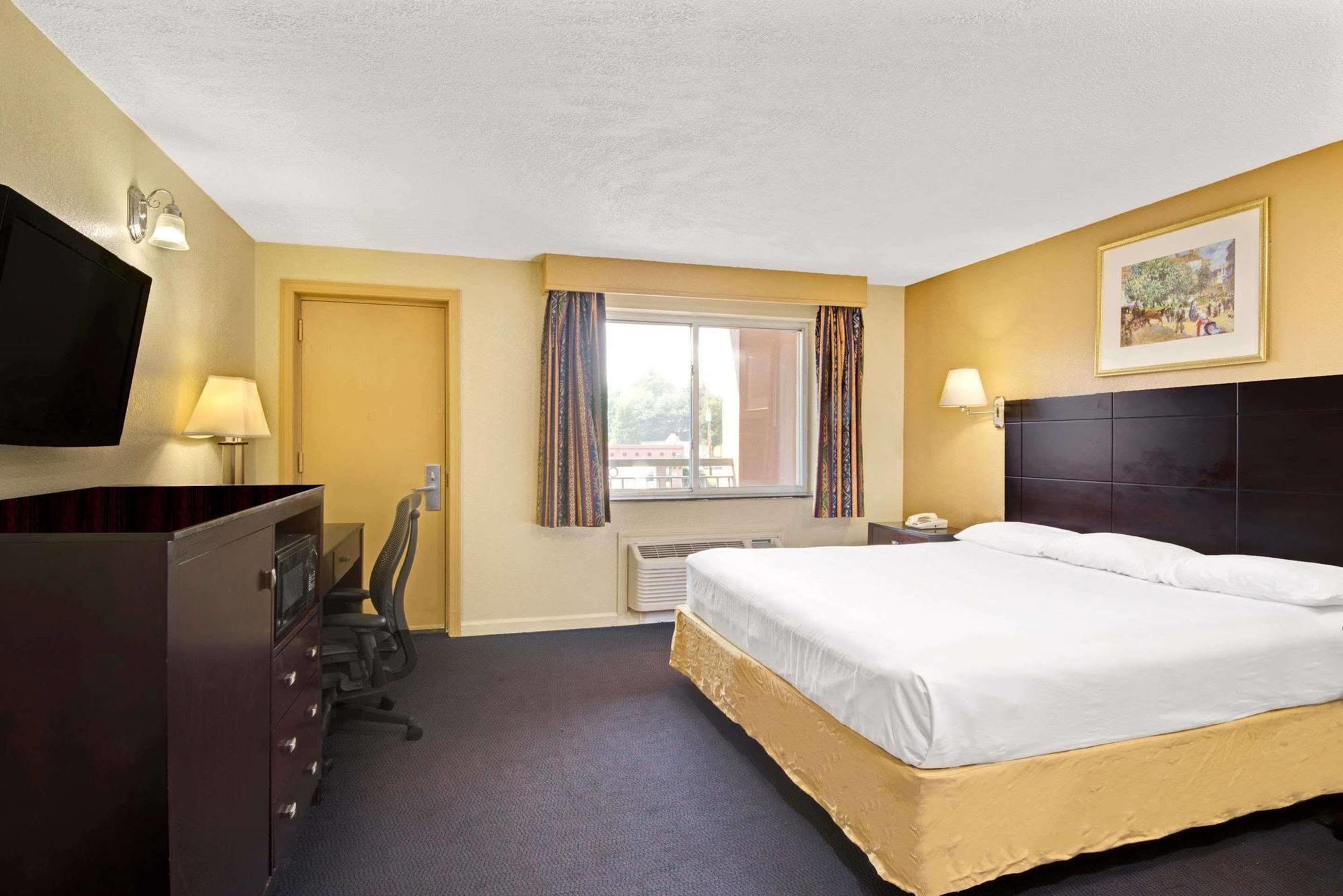 Hotel Super 8 By Wyndham Milford/New Haven Extérieur photo