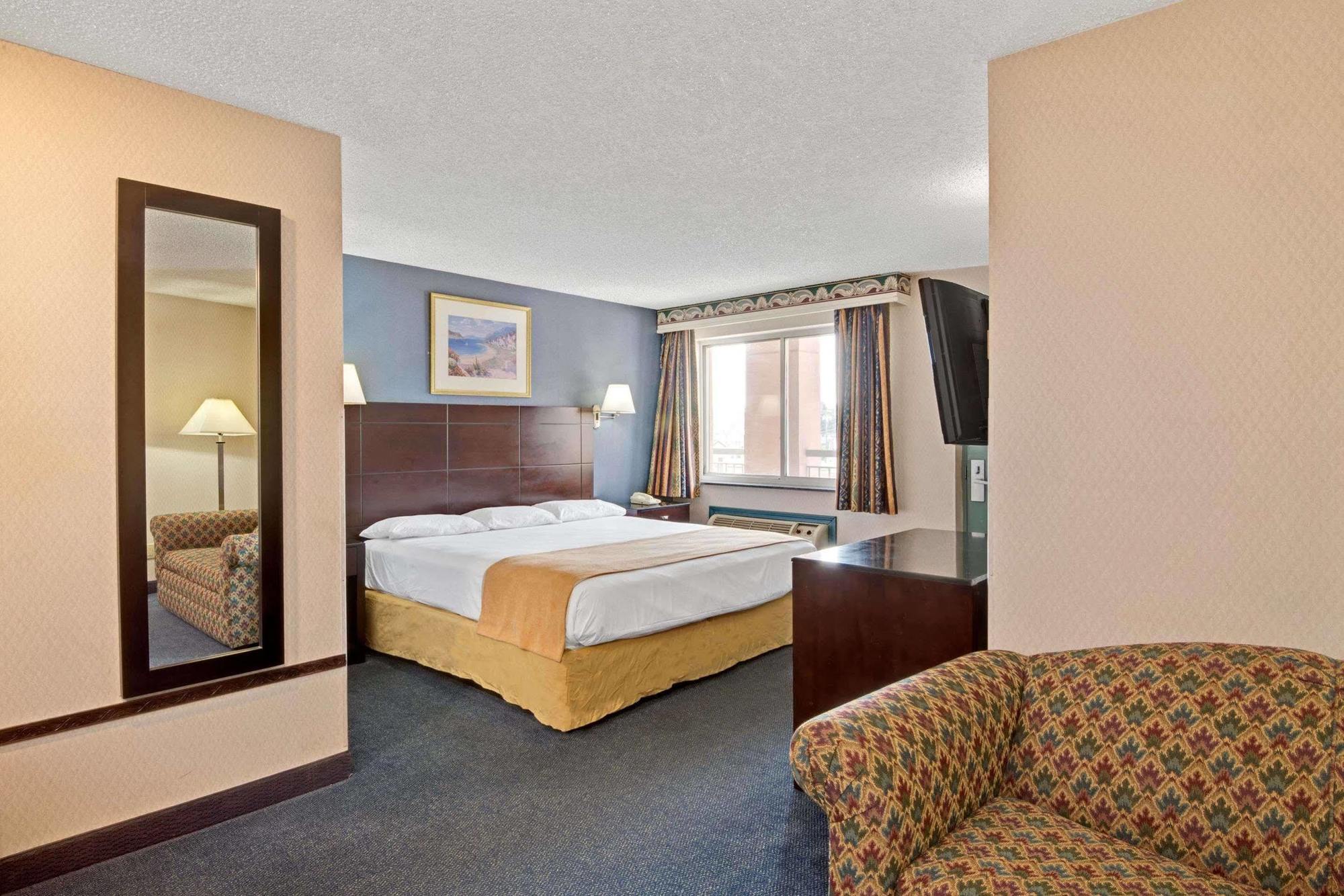 Hotel Super 8 By Wyndham Milford/New Haven Extérieur photo